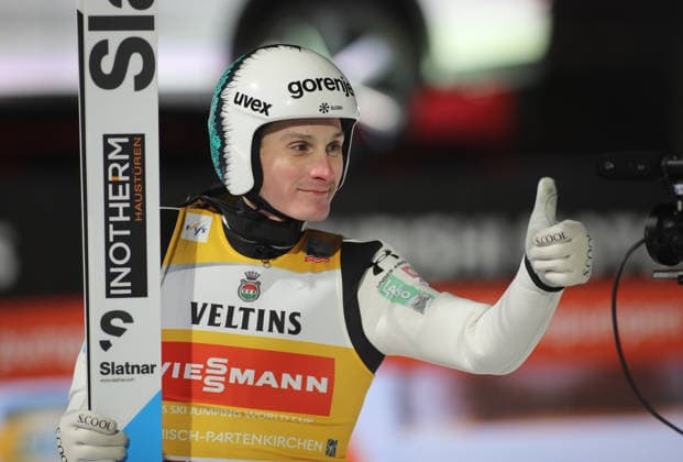 74.Internationale Vierschanzentournee, Skispringen, Herren, Weltcup, Garmisch-Partenkirchen, Qualifikation, 4hills, Grosse Olympiaschanze PREVC Domen (SLO) m Auslauf stehend, Freude, Daumen hoch, Sieger der Qualifikation *** 74 International Four Hills Tournament, Ski Jumping, Men, World Cup, Garmisch Partenkirchen, Qualification, 4hills, Great Olympic Hill PREVC Domen SLO m outrun standing, joy, thumbs up, winner of the qualification