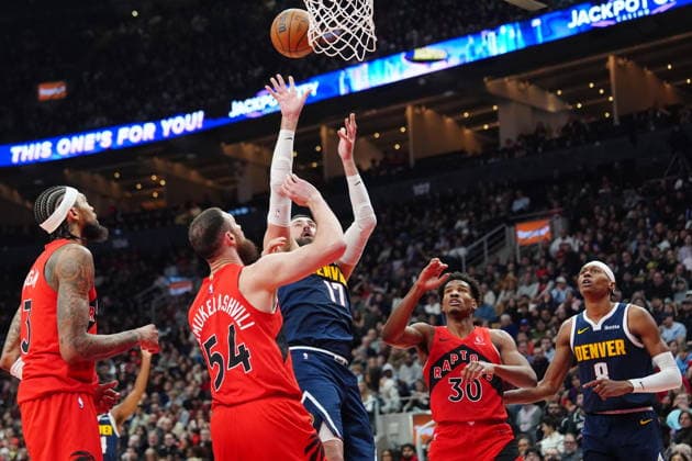 December 31, 2025, Toronto, On, CANADA: Denver Nuggets centre Jonas ValanÄÂiAÂ«nas (17) shoots over Toronto Raptors Sandro Mamukelashvili (54) during first half NBA, Basketball Herren, USA action in Toronto on Wednesday December 31, 2025. Canada News - December 31, 2025  - ZUMAc35_ 20251231_zaf_c35_053 Copyright: xFrankxGunnx