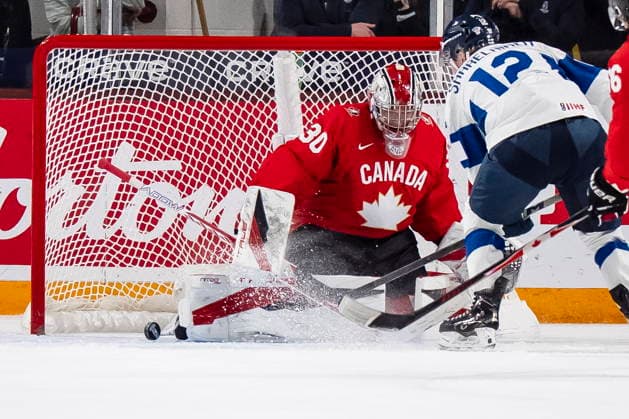 December 31, 2025, Minneapolis, Mn, Canada: Canada goaltender Carter George (30) makes a save on Finland s Joona Saarelainen (12) during first period IIHF World Junior Championship hockey action in Minneapolis on Wednesday, Dec. 31, 2025. Canada News - December 31, 2025  - ZUMAc35_ 20251231_zaf_c35_064 Copyright: xChristopherxKatsarovx