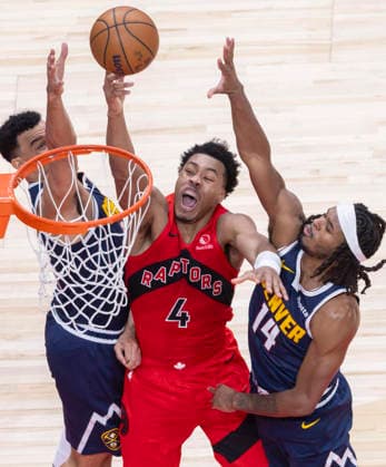 (260101) -- TORONTO, Jan. 1, 2026 -- Scottie Barnes (C) of Toronto Raptors goes for a layup during the 2025-2026 NBA, Basketball Herren, USA regular season game between Toronto Raptors and Denver Nuggets in Toronto, Canada, Dec. 31, 2025. (Photo by Xinhua) (SP) CANADA-TORONTO-NBA-NUGGETS VS RAPTORS ZouxZheng 
