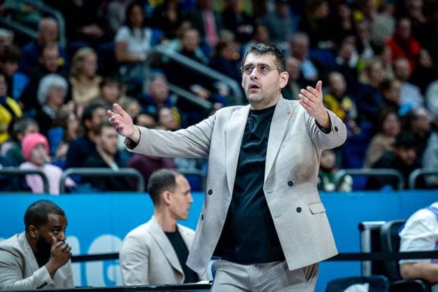 Basketball Berlin 31 12 2025 Season 2025 2026 EasyCredit BBL 1 Bundesliga Men, Men Alba Berlin Basketball Löwen Braunschweig Kostas Papazoglou Braunschweig, Coach
