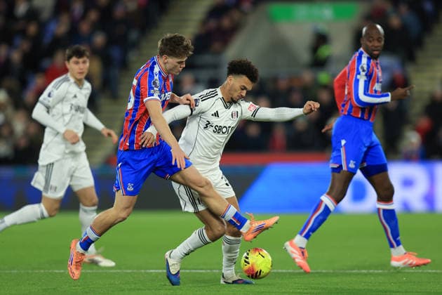 Crystal Palace v Fulham, Premier League Crystal Palace midfielder Justin Devenny (55) comes under pressure from Fulham defender Antonee Robinson (33) during the Premier League match between Crystal Palace and Fulham at Selhurst Park, London, UK on 1 January 2026. London Selhurst Park Greater London UK Editorial use only DataCo restrictions apply See www.football-dataco.com , Copyright: xSimonxRoex PSI-23503-0016
