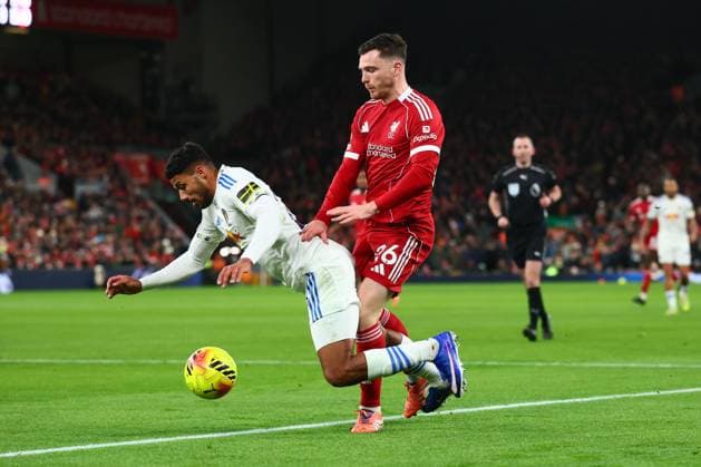 James Justin of Leeds United and Andrew Robertson of Liverpool Liverpool v Leeds United, Premier League, Football, Anfield, Liverpool, UK - 01 Jan 2026Liverpool Anfield United Kingdom EDITORIAL USE ONLY No use with unauthorised audio, video, data, fixture lists, club league logos or live services. Online in-match use limited to 120 images, no video emulation. No use in betting, games or single club league player publications.  Copyright: xPaulxCurrie Shutterstockx 16216359af