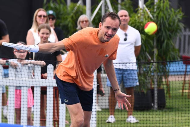 TENNIS BRISBANE INTERNATIONAL MEDVEDEV, World No.13 Daniil Medvedev interacts with Hot Shots tennis kids ahead of the Brisbane International at the Queensland Tennis Centre in Brisbane, Friday, January 2, 2026. ( NO ARCHIVING Brisbane Queensland Australia  Copyright: xJonoxSearlex 20260102116474106528