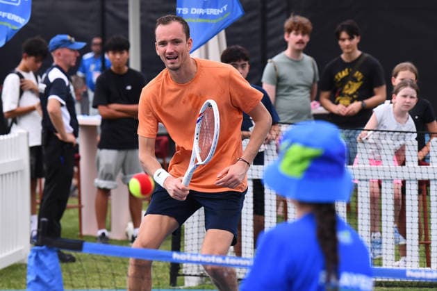 TENNIS BRISBANE INTERNATIONAL MEDVEDEV, World No.13 Daniil Medvedev interacts with Hot Shots tennis kids ahead of the Brisbane International at the Queensland Tennis Centre in Brisbane, Friday, January 2, 2026. ( NO ARCHIVING Brisbane Queensland Australia  Copyright: xJonoxSearlex 20260102184335596064
