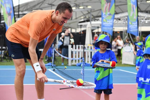 TENNIS BRISBANE INTERNATIONAL MEDVEDEV, World No.13 Daniil Medvedev interacts with Hot Shots tennis kids ahead of the Brisbane International at the Queensland Tennis Centre in Brisbane, Friday, January 2, 2026. ( NO ARCHIVING Brisbane Queensland Australia  Copyright: xJonoxSearlex 20260102195966403842