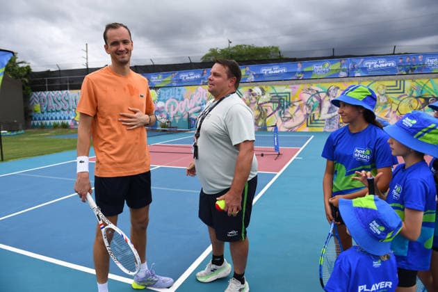 TENNIS BRISBANE INTERNATIONAL MEDVEDEV, World No.13 Daniil Medvedev interacts with Hot Shots tennis kids ahead of the Brisbane International at the Queensland Tennis Centre in Brisbane, Friday, January 2, 2026. ( NO ARCHIVING Brisbane Queensland Australia  Copyright: xJonoxSearlex 20260102116753965473