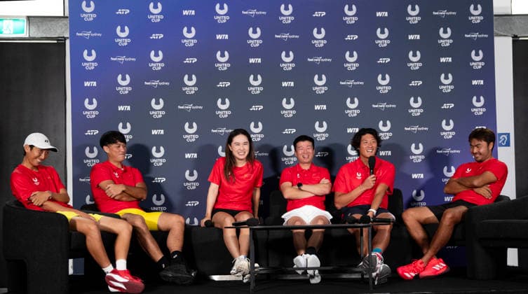 (260102) -- SYDNEY, Jan. 2, 2026 -- Members of team China participate in the media conference of the United Cup Sydney tennis tournament at Ken Rosewall Arena in Sydney, Australia, Jan. 2, 2026. ) (SP)AUSTRALIA-SYDNEY-TENNIS-UNITED CUP-CHINA-MEDIA CONFERENCE MaxPing 
