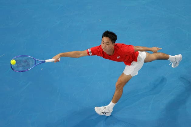 TENNIS UNITED CUP PERTH, Shintaro Mochizuki of Japan in action against Stefanos Sakellaridis of Greece during the United Cup day one match between Greece and Japan at RAC Arena in Perth, Friday, January 2, 2026. ( NO ARCHIVING, EDITORIAL USE ONLY PERTH WESTERN AUSTRALIA AUSTRALIA  Copyright: xRICHARDxWAINWRIGHTx 20260102178324068220
