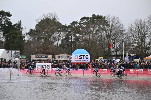 the women s elite race of the Zilvermeercross cyclocross cycling event in Mol, stage 5 7 in the Exact Cross competition, on Friday 02 January 2026. LUCxCLAESSEN  x153022326x