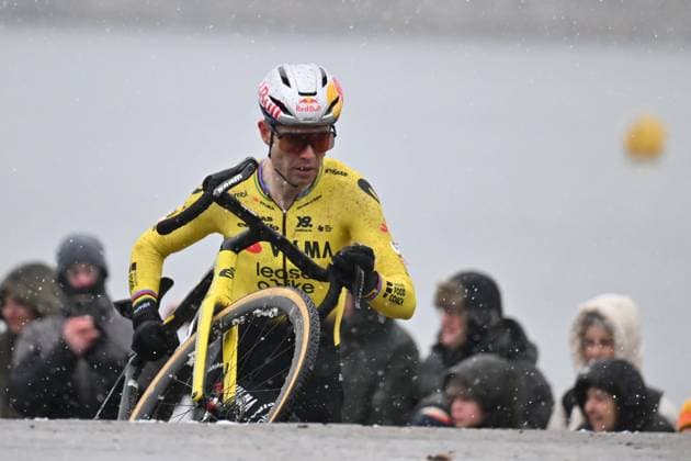 Belgian Wout van Aert pictured in action during the men s elite race of the Zilvermeercross cyclocross cycling event in Mol, stage 5 7 in the Exact Cross competition, on Friday 02 January 2026. LUCxCLAESSEN  x153037603x