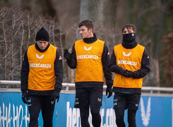 Soccer, Men, Season 2025 2026, 2 Bundesliga, Hertha BSC, Training, f l Jon Dagur Thorsteinsson Hertha BSC , Dawid Kownacki Hertha BSC , Michal Karbownik Hertha BSC , 02 01 2026, Copyright: xSebastianxRäppold MatthiasxKochx