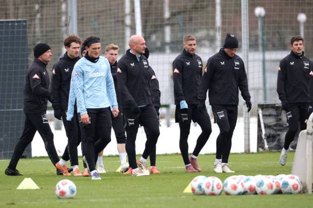 DEU, DFL, 2 FBL Hertha BSC, Training, 02 01 2026, Sportforum, Berlin, DEU, DFL, 2 FBL Hertha BSC, Training, im Bild Hertha Spielerkreis, Fabian Reese Hertha BSC Berlin 11 , Toni Leistner Hertha BSC Berlin 37 DFL regulations prohibit any use of Photographs as image sequences and or quasi video nordphotoxGmbHx xEngler nph00076