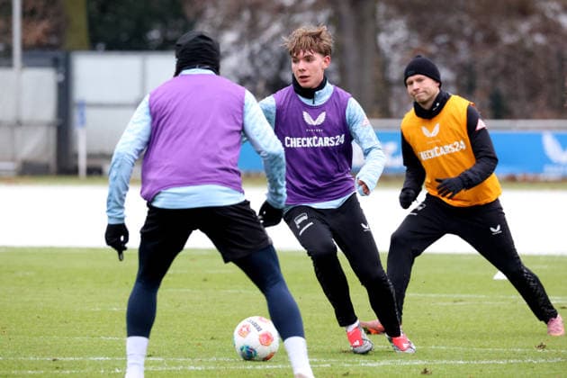 DEU, DFL, 2 FBL Hertha BSC, Training, 02 01 2026, Sportforum, Berlin, DEU, DFL, 2 FBL Hertha BSC, Training, im Bild Kennet Eichhorn Hertha BSC Berlin 23 , Jon Dabur Thorsteinsson Hertha BSC Berlin 24 DFL regulations prohibit any use of Photographs as image sequences and or quasi video nordphotoxGmbHx xEngler nph00076