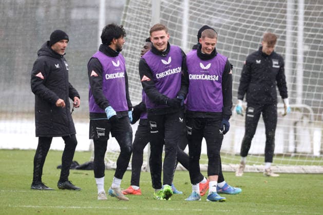DEU, DFL, 2 FBL Hertha BSC, Training, 02 01 2026, Sportforum, Berlin, DEU, DFL, 2 FBL Hertha BSC, Training, im Bild Hertha Spielerkreis, Kevin Sessa Hertha BSC Berlin 8 , Marten Winkler Hertha BSC Berlin 22 , Michael Cuisance Hertha BSC Berlin 10 , Head coach Stefan Leitl Hertha BSC Berlin DFL regulations prohibit any use of Photographs as image sequences and or quasi video nordphotoxGmbHx xEngler nph00076