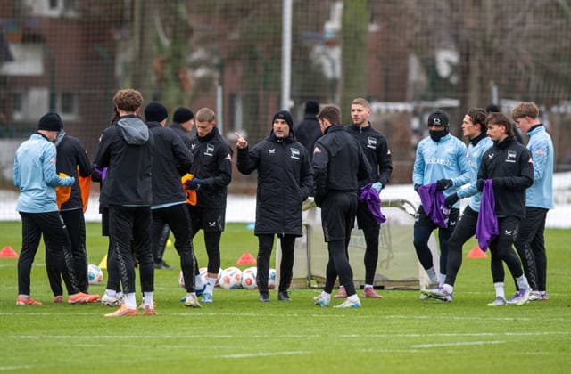 Soccer, Men, Season 2025 2026, 2 Bundesliga, Hertha BSC, Training, Coach Stefan Leitl Hertha BSC in the circle, 02 01 2026, Copyright: xSebastianxRäppold MatthiasxKochx
