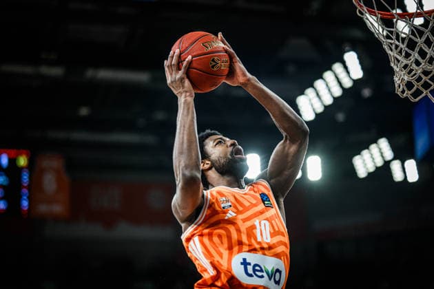 Malik Osborne ratiopharm ulm in action, on the ball, individual action during the EuroCup match between ratiopharm ulm vs Lietkabelis Panevezys at the ratiopharm Arena on 02 January 2026 in Neu Ulm, Germany Photo by Harry Langer DeFodi Images Malik Osborne ratiopharm ulm controls the Ball during the EuroCup match between ratiopharm ulm vs Lietkabelis Panevezys at ratiopharm Arena on January 2, 2026 in Neu Ulm, Germany Photo by Harry Langer DeFodi Images Photo by Harry Langer DeFodi Images