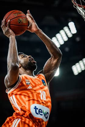 Malik Osborne ratiopharm ulm in action, on the ball, individual action during the EuroCup match between ratiopharm ulm vs Lietkabelis Panevezys at the ratiopharm Arena on 02 January 2026 in Neu Ulm, Germany Photo by Harry Langer DeFodi Images Malik Osborne ratiopharm ulm controls the Ball during the EuroCup match between ratiopharm ulm vs Lietkabelis Panevezys at ratiopharm Arena on January 2, 2026 in Neu Ulm, Germany Photo by Harry Langer DeFodi Images Photo by Harry Langer DeFodi Images