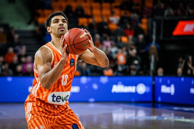 Mark Smith ratiopharm ulm in action, on the ball, individual action during the EuroCup match between ratiopharm ulm vs Lietkabelis Panevezys at ratiopharm Arena on 02 January 2026 in Neu Ulm, Germany Photo by Harry Langer DeFodi Images Mark Smith ratiopharm ulm controls the Ball during the EuroCup match between ratiopharm ulm vs Lietkabelis Panevezys at ratiopharm Arena on January 2, 2026 in Neu Ulm, Germany Photo by Harry Langer DeFodi Images Photo by Harry Langer DeFodi Images
