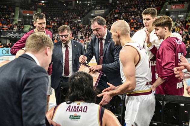 BKT Euro Cup; Ratiopharm Ulm gegen Lietkabelis Panevezys, Ratiopharm Arena Ulm, 02.01.2026 Trainer Nenad Canak (BC Lietkabelis Panevezys) beim Coaching während timeout Ulm 02.01.2026. 12 Spieltag BKT EuroCup, Ratiopharm Ulm gegen Lietkabelis Panevezys, Ratiopharm Arena Ulm Copyright: xBEAUTIFULxSPORTS Märklx