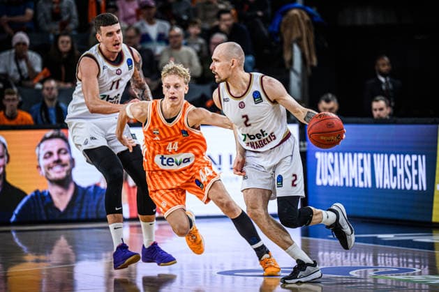 Paulius Danusevicius Lietkabelis Panevezys , Teo Milicic ratiopharm ulm and Dovis Bickauskis Lietkabelis Panevezys in a duel during the EuroCup match between ratiopharm ulm vs Lietkabelis Panevezys at ratiopharm Arena on January 02, 2026 in Neu Ulm, Germany Photo by Harry Langer DeFodi Images Paulius Danusevicius Lietkabelis Panevezys , Teo Milicic ratiopharm ulm and Dovis Bickauskis Lietkabelis Panevezys battle for the ball during the EuroCup match between ratiopharm ulm vs Lietkabelis Panevezys at ratiopharm Arena on January 2, 2026 in Neu Ulm, Germany Photo by Harry Langer DeFodi Images Photo by Harry Langer DeFodi Images