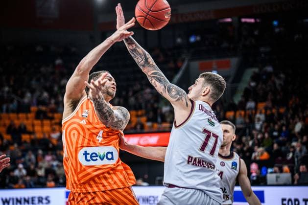 Christopher Ledlum ratiopharm ulm and Paulius Danusevicius Lietkabelis Panevezys in a duel during the EuroCup match between ratiopharm ulm vs Lietkabelis Panevezys at ratiopharm Arena on January 02, 2026 in Neu Ulm, Germany, Germany Photo by Harry Langer DeFodi Images Christopher Ledlum ratiopharm ulm and Paulius Danusevicius Lietkabelis Panevezys battle for the ball during the EuroCup match between ratiopharm ulm vs Lietkabelis Panevezys at ratiopharm Arena on January 2, 2026 in Neu Ulm, Germany Photo by Harry Langer DeFodi Images Photo by Harry Langer DeFodi Images