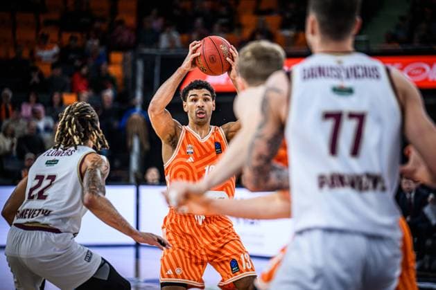 Michael Flowers Lietkabelis Panevezys , Mark Smith ratiopharm ulm , Christian Sengfelder ratiopharm ulm and Paulius Danusevicius Lietkabelis Panevezys in a duel during the EuroCup match between ratiopharm ulm vs Lietkabelis Panevezys at ratiopharm Arena on January 02, 2026 in Neu Ulm, Germany Photo by Harry Langer DeFodi Images Michael Flowers Lietkabelis Panevezys , Mark Smith ratiopharm ulm , Christian Sengfelder ratiopharm ulm and Paulius Danusevicius Lietkabelis Panevezys battle for the ball during the EuroCup match between ratiopharm ulm vs Lietkabelis Panevezys at ratiopharm Arena on January 2, 2026 in Neu Ulm, Germany Photo by Harry Langer DeFodi Images Photo by Harry Langer DeFodi Images