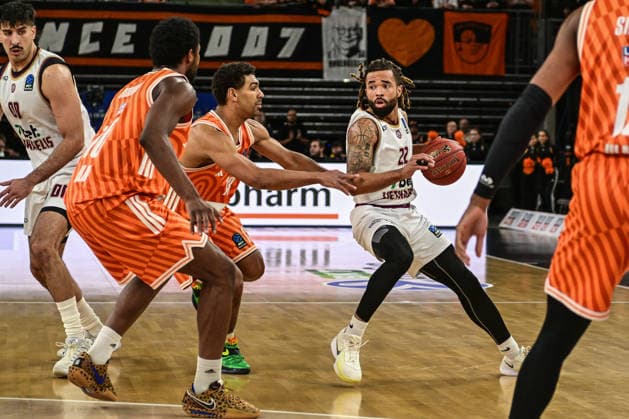 BKT Euro Cup Ratiopharm Ulm vs Lietkabelis Panevezys, Ratiopharm Arena Ulm, 02 01 2026 Michael Flowers BC Lietkabelis Panevezys, 22 vs Mark Smith Ratiopharm Ulm, 13 Ulm 02 01 2026 12 Matchday BKT EuroCup, Ratiopharm Ulm vs Lietkabelis Panevezys, Ratiopharm Arena Ulm Copyright: xBEAUTIFULxSPORTS Märklx