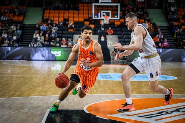 Mark Smith ratiopharm ulm and Justas Furmanavicius Lietkabelis Panevezys in a duel during the EuroCup match between ratiopharm ulm vs Lietkabelis Panevezys at ratiopharm Arena on 02 January 2026 in Neu Ulm, Germany, Germany Photo by Harry Langer DeFodi Images Mark Smith ratiopharm ulm and Justas Furmanavicius Lietkabelis Panevezys battle for the ball during the EuroCup match between ratiopharm ulm vs Lietkabelis Panevezys at ratiopharm Arena on January 2, 2026 in Neu Ulm, Germany Photo by Harry Langer DeFodi Images Photo by Harry Langer DeFodi Images