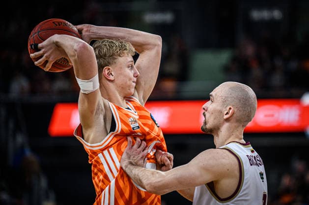 Teo Milicic ratiopharm ulm and Dovis Bickauskis Lietkabelis Panevezys in a duel during the EuroCup match between ratiopharm ulm vs Lietkabelis Panevezys at ratiopharm Arena on January 02, 2026 in Neu Ulm, Germany, Germany Photo by Harry Langer DeFodi Images Teo Milicic ratiopharm ulm and Dovis Bickauskis Lietkabelis Panevezys battle for the ball during the EuroCup match between ratiopharm ulm vs Lietkabelis Panevezys at ratiopharm Arena on January 2, 2026 in Neu Ulm, Germany Photo by Harry Langer DeFodi Images Photo by Harry Langer DeFodi Images