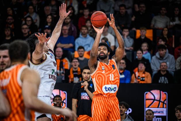 Fardaws Aimaq Lietkabelis Panevezys and Malik Osborne ratiopharm ulm in a duel during the EuroCup match between ratiopharm ulm vs Lietkabelis Panevezys at the ratiopharm Arena on January 02, 2026 in Neu Ulm, Germany, Germany Photo by Harry Langer DeFodi Images Fardaws Aimaq Lietkabelis Panevezys and Malik Osborne ratiopharm ulm battle for the ball during the EuroCup match between ratiopharm ulm vs Lietkabelis Panevezys at ratiopharm Arena on January 2, 2026 in Neu Ulm, Germany Photo by Harry Langer DeFodi Images Photo by Harry Langer DeFodi Images