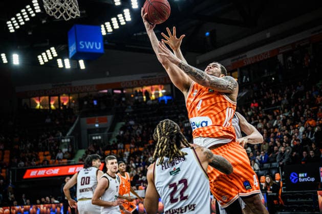 Michael Flowers Lietkabelis Panevezys zbd Christopher Ledlum ratiopharm ulm in a duel during the EuroCup match between ratiopharm ulm vs Lietkabelis Panevezys at ratiopharm Arena on 02 January 2026 in Neu Ulm, Germany Photo by Harry Langer DeFodi Images Michael Flowers Lietkabelis Panevezys zbd Christopher Ledlum ratiopharm ulm battle for the ball during the EuroCup match between ratiopharm ulm vs Lietkabelis Panevezys at ratiopharm Arena on January 2, 2026 in Neu Ulm, Germany Photo by Harry Langer DeFodi Images Photo by Harry Langer DeFodi Images