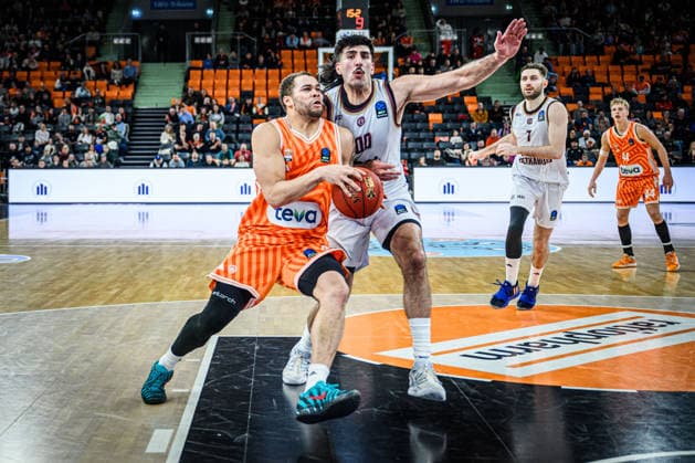 Christopher Ledlum ratiopharm ulm and Fardaws Aimaq Lietkabelis Panevezys in a duel during the EuroCup match between ratiopharm ulm vs Lietkabelis Panevezys at the ratiopharm Arena on January 02, 2026 in Neu Ulm, Germany, Germany Photo by Harry Langer DeFodi Images Christopher Ledlum ratiopharm ulm and Fardaws Aimaq Lietkabelis Panevezys battle for the ball during the EuroCup match between ratiopharm ulm vs Lietkabelis Panevezys at ratiopharm Arena on January 2, 2026 in Neu Ulm, Germany Photo by Harry Langer DeFodi Images Photo by Harry Langer DeFodi Images