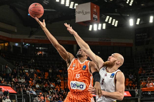 BKT Euro Cup Ratiopharm Ulm against Lietkabelis Panevezys, Ratiopharm Arena Ulm, 02 01 2026 Justin Simon Ratiopharm Ulm, 15 and Lazar Mutic BC Lietkabelis Panevezys, 6 in defense Ulm 02 01 2026 12 Matchday BKT EuroCup, Ratiopharm Ulm against Lietkabelis Panevezys, Ratiopharm Arena Ulm Copyright: xBEAUTIFULxSPORTS Märklx
