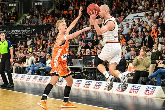 BKT Euro Cup Ratiopharm Ulm vs Lietkabelis Panevezys, Ratiopharm Arena Ulm, 02 01 2026 Michael Flowers BC Lietkabelis Panevezys, 22 vs Teo Milicic Ratiopharm Ulm, 44 Ulm 02 01 2026 12 Matchday BKT EuroCup, Ratiopharm Ulm vs Lietkabelis Panevezys, Ratiopharm Arena Ulm Copyright: xBEAUTIFULxSPORTS Märklx