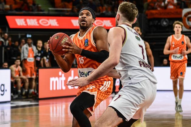 BKT Euro Cup Ratiopharm Ulm vs Lietkabelis Panevezys, Ratiopharm Arena Ulm, 02 01 2026 Justin Simon Ratiopharm Ulm, 15 vs Kristian Kullam ae BC Lietkabelis Panevezys, 7 Ulm 02 01 2026 12 Matchday BKT EuroCup, Ratiopharm Ulm vs Lietkabelis Panevezys, Ratiopharm Arena Ulm Copyright: xBEAUTIFULxSPORTS Märklx