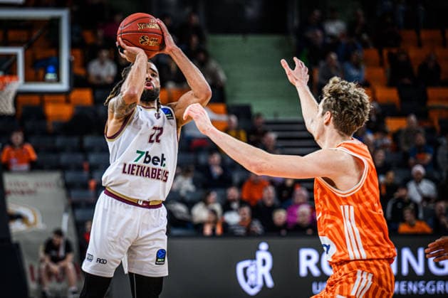 Michael Flowers Lietkabelis Panevezys and Tobias Jensen ratiopharm ulm battle for the ball during the EuroCup match between ratiopharm ulm vs Lietkabelis Panevezys at ratiopharm Arena on 02 January 2026 in Neu Ulm, Germany, Germany Photo by Harry Langer DeFodi Images Michael Flowers Lietkabelis Panevezys and Tobias Jensen ratiopharm ulm battle for the ball during the EuroCup match between ratiopharm ulm vs Lietkabelis Panevezys at ratiopharm Arena on January 2, 2026 in Neu Ulm, Germany Photo by Harry Langer DeFodi Images Photo by Harry Langer DeFodi Images