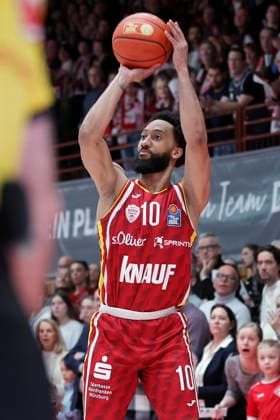 In the picture Davion Mintz Wuerzburg Baskets, 10 with the three-pointer 02 01 2026, Fitness First Wuerzburg Baskets vs Veolia Towers Hamburg, easyCredit BBL, Matchday 14, Germany, 97072, tectake Arena Wuerzburg, Copyright: HMBxMedia xJulienxBecker