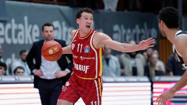 In the picture Brae Ivey Wuerzburg Baskets, 11 with instructions 02 01 2026, Fitness First Wuerzburg Baskets vs Veolia Towers Hamburg, easyCredit BBL, Matchday 14, Germany, 97072, tectake Arena Wuerzburg, Copyright: HMBxMedia xJulienxBecker