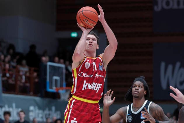 In the picture Brae Ivey Wuerzburg Baskets, 11 with the three-pointer 02 01 2026, Fitness First Wuerzburg Baskets vs Veolia Towers Hamburg, easyCredit BBL, Matchday 14, Germany, 97072, tectake Arena Wuerzburg, Copyright: HMBxMedia xJulienxBecker