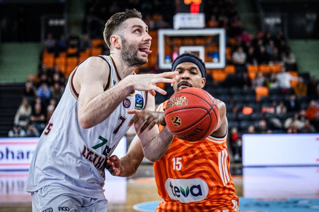 Kristian Kullamae Lietkabelis Panevezys and Justin Simon ratiopharm ulm in a duel during the EuroCup match between ratiopharm ulm vs Lietkabelis Panevezys at ratiopharm Arena on 02 January 2026 in Neu Ulm, Germany, Germany Photo by Harry Langer DeFodi Images Kristian Kullamae Lietkabelis Panevezys and Justin Simon ratiopharm ulm battle for the ball during the EuroCup match between ratiopharm ulm vs Lietkabelis Panevezys at ratiopharm Arena on January 2, 2026 in Neu Ulm, Germany Photo by Harry Langer DeFodi Images Photo by Harry Langer DeFodi Images