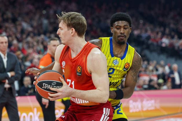 Justuz Hollatz FC Bayern Basketball, 21 with Jimmy Clark Maccabi Rapyd Tel Aviv, 02 , GER, FC Bayern Basketball vs Maccabi Rapyd Tel Aviv, Basketball, Euroleague, Matchday 19, Season 2025 2026, 02 01 2026, GER, FC Bayern Basketball vs Maccabi Rapyd Tel Aviv, Basketball, Euroleague, Matchday 19, Season 2025 2026, 02 01 2026 Munich Copyright: xEibner-Pressefoto JennixMaulx EP_JML