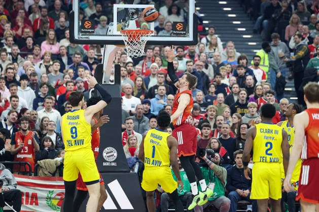 Andreas Obst FC Bayern Basketball, 13 at the basket, with Roman Sorkin Maccabi Rapyd Tel Aviv, 09 and Jaylen Hoard Maccabi Rapyd Tel Aviv, 01 , with Jimmy Clark Maccabi Rapyd Tel Aviv, 02 , GER, FC Bayern Basketball vs Maccabi Rapyd Tel Aviv, Basketball, Euroleague, 19 Matchday, Season 2025 2026, 02 01 2026, GER, FC Bayern Basketball vs Maccabi Rapyd Tel Aviv, Basketball, Euroleague, 19 Matchday, Season 2025 2026, 02 01 2026 Muenchen Copyright: xEibner-Pressefoto JennixMaulx EP_JML