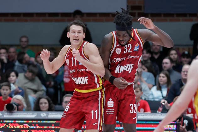 In the picture Brae Ivey Wuerzburg Baskets, 11 and Charles Thompson Wuerzburg Baskets, 32 02 01 2026, Fitness First Wuerzburg Baskets vs Veolia Towers Hamburg, easyCredit BBL, Matchday 14, Germany, 97072, tectake Arena Wuerzburg, Copyright: HMBxMedia xJulienxBecker