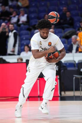 January 2, 2026, Madrid, Madrid, Spain: Andres Feliz of Real Madrid warms up during the Turkish Airlines EuroLeague Regular Season Round 19 match between Real Madrid and Dubai Basketball at Movistar Arena on January 02 2026, in Madrid, Spain. Madrid Spain - ZUMAa181 20260102_zaa_a181_135 Copyright: xIrinaxR.xHipolitox