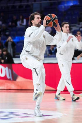 January 2, 2026, Madrid, Madrid, Spain: Sergio Llull of Real Madrid warms up during the Turkish Airlines EuroLeague Regular Season Round 19 match between Real Madrid and Dubai Basketball at Movistar Arena on January 02 2026, in Madrid, Spain. Madrid Spain - ZUMAa181 20260102_zaa_a181_136 Copyright: xIrinaxR.xHipolitox