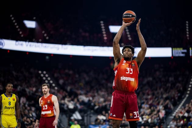 MUNICH, GERMANY - JANUARY 02: David McCormack (FC Bayern Muenchen, 33) with the ball during the Turkish Airlines EuroLeague match between FC Bayern Muenchen vs. Maccabi Tapyd Tel Aviv at SAP Garden on round 18 of Turkish Airlines EuroLeague on January 02, 2026 in Munich, Germany. Bavaria Germany Copyright: xSteffiexWunderlx