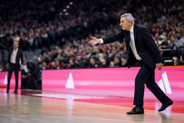 MUNICH, GERMANY - JANUARY 02: Svetislav Pesic (Headcoach FC Bayern Muenchen) gestures during the Turkish Airlines EuroLeague match between FC Bayern Muenchen vs. Maccabi Tapyd Tel Aviv at SAP Garden on round 18 of Turkish Airlines EuroLeague on January 02, 2026 in Munich, Germany. Bavaria Germany Copyright: xSteffiexWunderlx