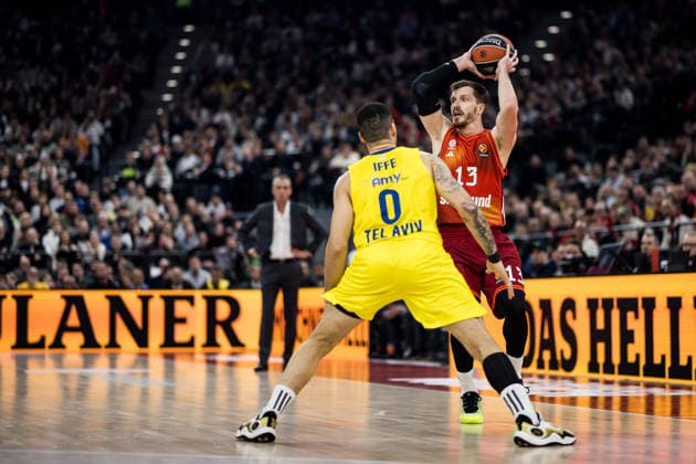 MUNICH, GERMANY - JANUARY 02: Iffe Lundberg (Maccabi Tapyd Tel Aviv, 0), Andreas Andi Obst (FC Bayern Muenchen, 13) with the ball during the Turkish Airlines EuroLeague match between FC Bayern Muenchen vs. Maccabi Tapyd Tel Aviv at SAP Garden on round 18 of Turkish Airlines EuroLeague on January 02, 2026 in Munich, Germany. Bavaria Germany Copyright: xSteffiexWunderlx