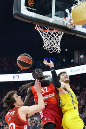 Roman Sorkin Maccabi Rapyd Tel Aviv, 09 with Wenyen Gabriel FC Bayern Basketball, 32 and Justinian Jessup FC Bayern Basketball, 10 , GER, FC Bayern Basketball vs Maccabi Rapyd Tel Aviv, Basketball, Euroleague, Matchday 19, Season 2025 2026, 02 01 2026, GER, FC Bayern Basketball vs Maccabi Rapyd Tel Aviv, Basketball, Euroleague, Matchday 19, Season 2025 2026, 02 01 2026 Munich Copyright: xEibner-Pressefoto JennixMaulx EP_JML